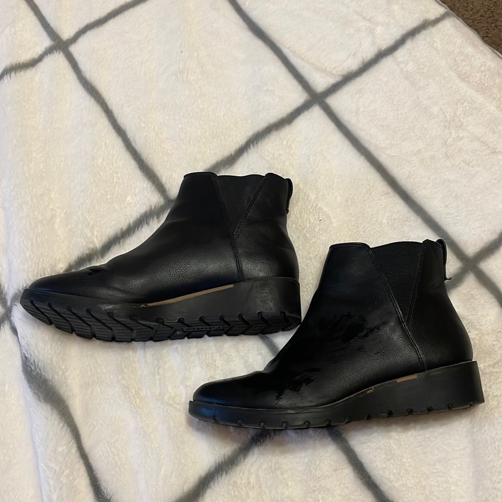 St Johns Bay woman’s black boots
